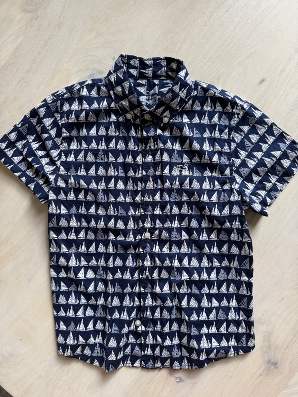 EUC VINEYARD VINES boys SZ 7 short sleeve button down shirt sailboats navy white